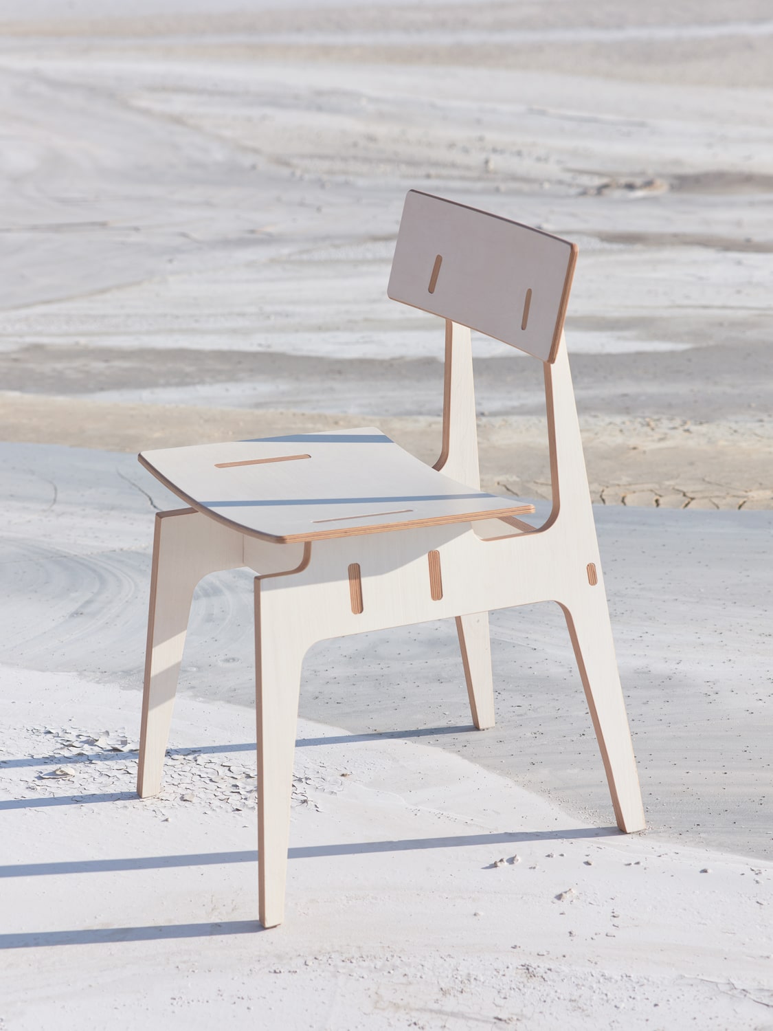 Langskip-Leidangskip-dining-room-furniture-dining-chair-and-dining-table-flat-pack-interior-furniture-produced-of-birch-plywood-boards-made-in-czech-republic-designed-by-jiri-krejcirik-9