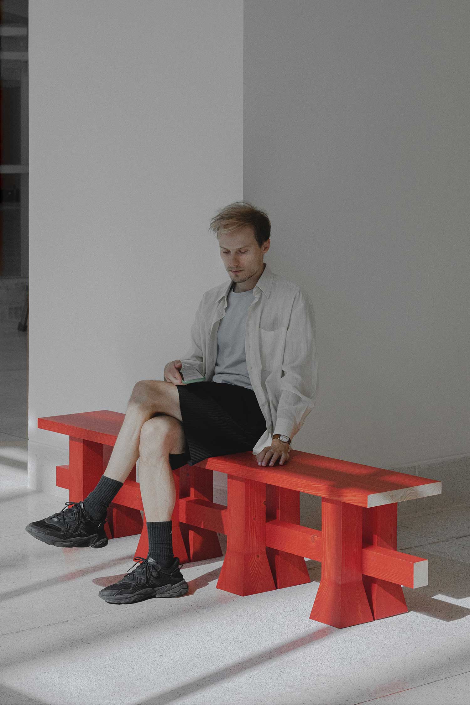 Arnaud-red-wooden-bench-by-Jiri-Krejcirik-04